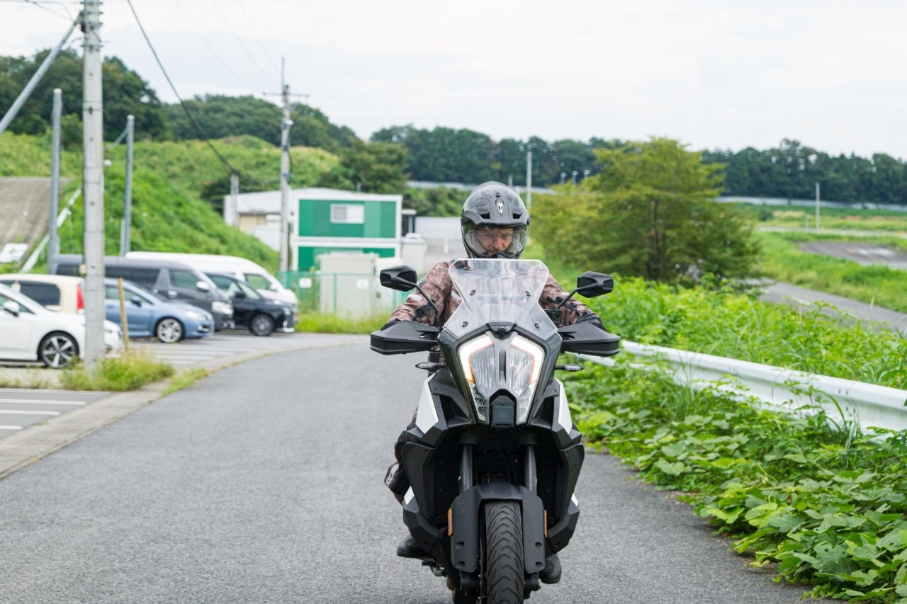 Tutto sulla nuova KTM 1390 Adventure: cambio automatico e ARAS di seconda generazione